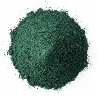 Spirulina-Pulver in dunkelgrüner Farbe