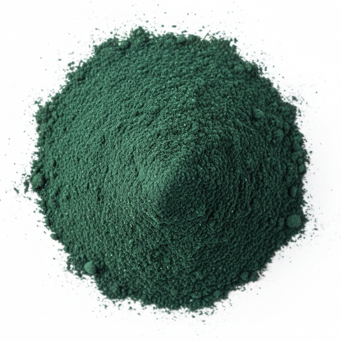 Spirulina-Pulver in dunkelgrüner Farbe
